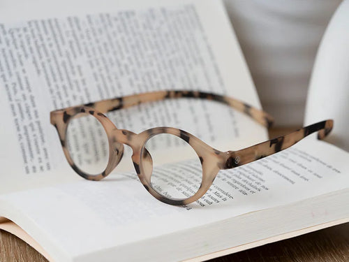 FEMME-Loupes-de-lecture-nouvelle-collection-hiver-25