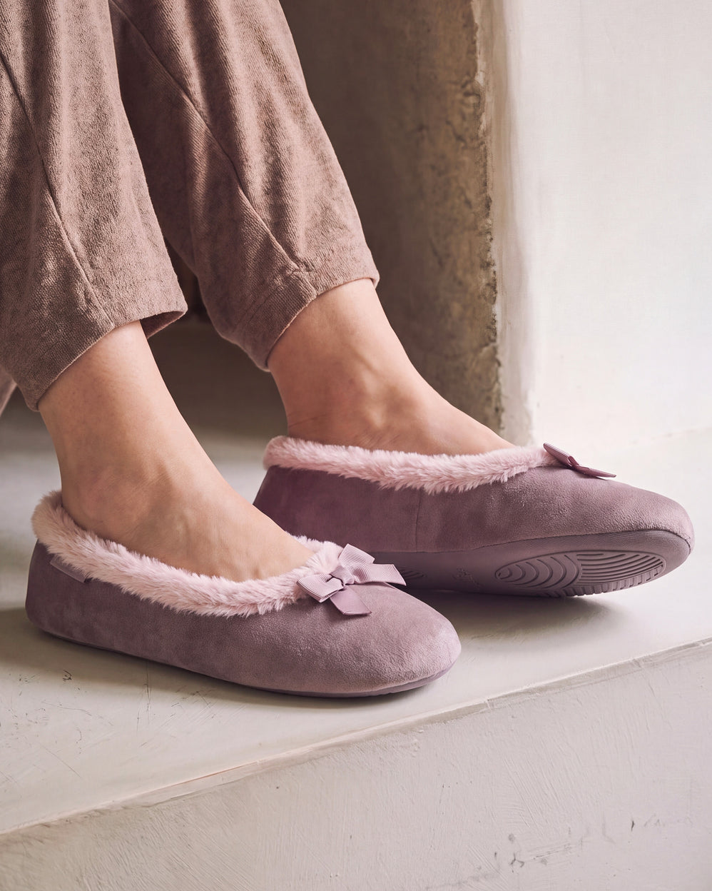 Chaussons Ballerines Femme microvelours Taupe - Isotoner