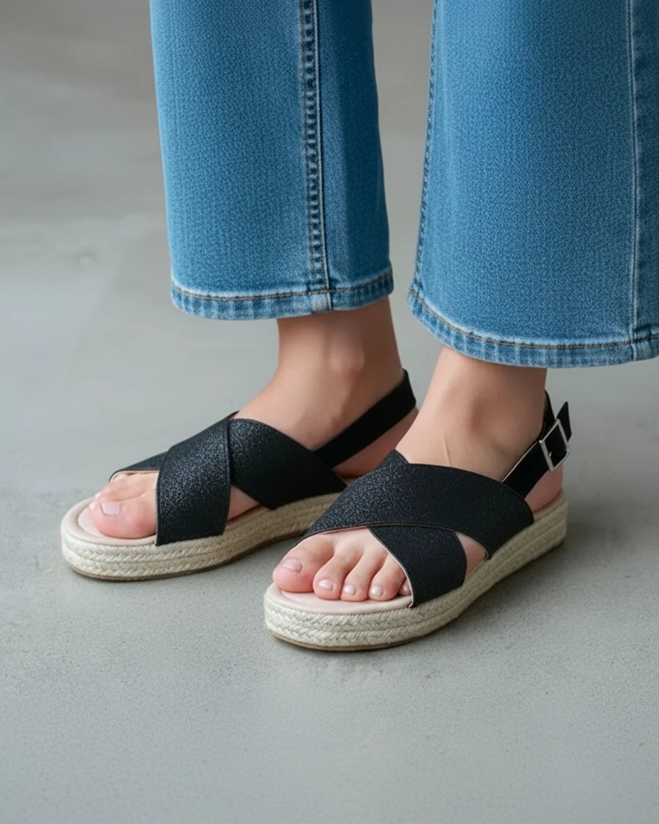 Sandales Femme croisées en corde Noir