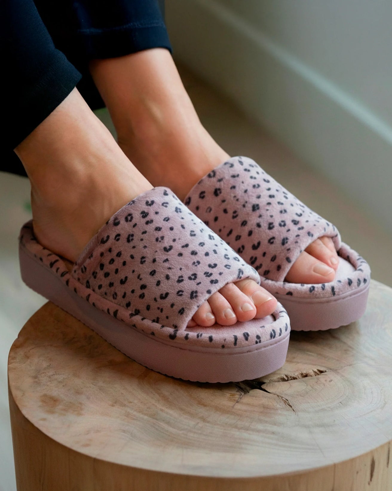 Chaussons sandales plateforme Femme Léopard rose